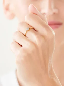 Pierścionek z żółtego złota z diamentami - 0,07 ct - próba 585