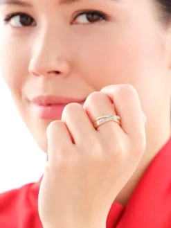 Pierścionek z żółtego złota z diamentami - 0,08 ct - próba 585