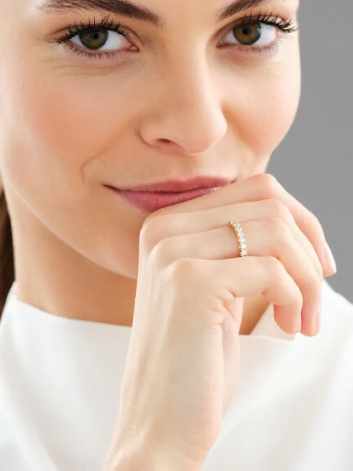 Pierścionek z żółtego złota z brylantami i topazami - próba 585