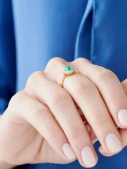 Pierścionek z żółtego złota z brylantami i szmaragdem - próba 585