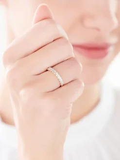 Pierścionek z żółtego złota z diamentami - 0,03 ct - próba 375