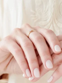 Pierścionek z żółtego złota z diamentami - 0,03 ct - próba 375