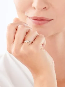 Pierścionek z żółtego złota z brylantem - 0,12 ct - próba 585