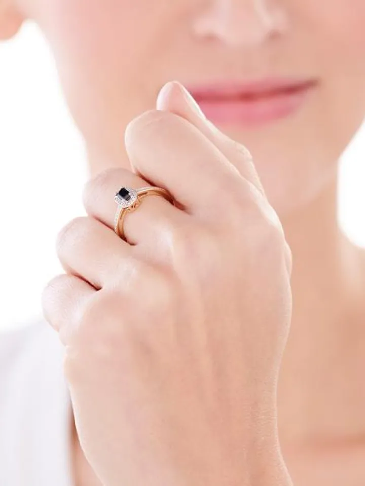 Pierścionek z żółtego złota z diamentami i szafirem - próba 585