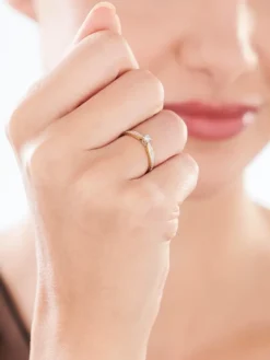 Pierścionek z żółtego złota z diamentami - 0,09 ct - próba 585