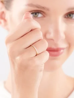 Pierścionek z żółtego złota z diamentami - 0,04 ct - próba 375