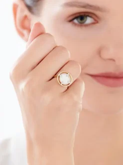 Pierścionek z żółtego złota z diamentami i masą perłową - próba 585