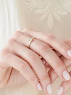 Pierścionek z żółtego złota z brylantem - 0,10 ct - próba 585