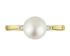 Pierścionek z żółtego złota z brylantami i perłą - próba 375