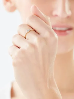 Pierścionek z żółtego złota z brylantem - 0,18 ct - próba 750