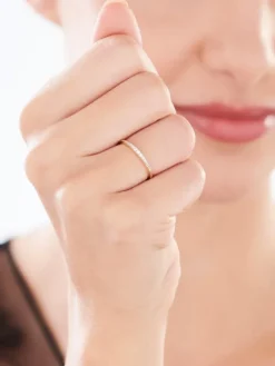 Pierścionek z żółtego złota z brylantami - 0,06 ct - próba 375