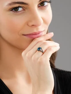 Pierścionek z żółtego złota z brylantami i topazem London Blue - próba 585