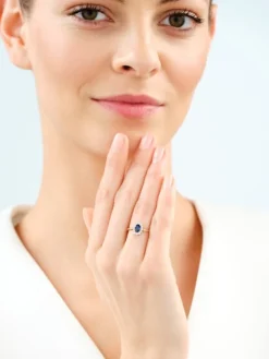 Pierścionek z żółtego złota z brylantami i szafirem - próba 585