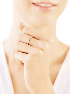 Pierścionek z żółtego złota z diamentami - 0,10 ct - próba 585