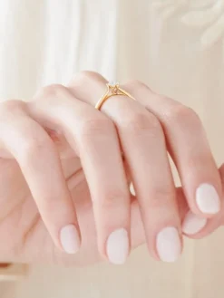 Pierścionek z żółtego złota z brylantami - 0,25 ct - próba 750