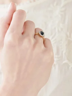 Pierścionek z żółtego złota z brylantami - 0,11 ct - próba 585