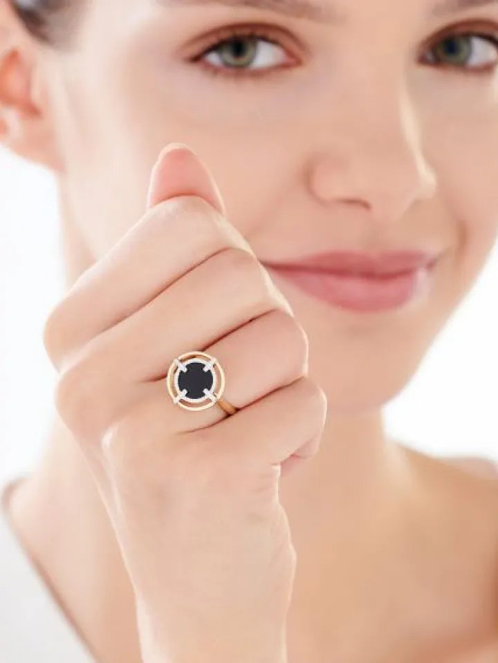 Pierścionek z żółtego złota z diamentami i onyksem - próba 585