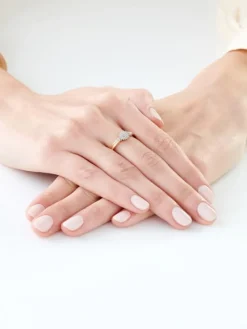 Pierścionek z żółtego złota z brylantem - 0,16 ct - próba 585