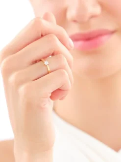 Pierścionek z żółtego złota z brylantem - 0,18 ct - próba 750