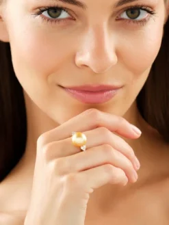 Pierścionek z żółtego złota z brylantami i perłą Golden South Sea - próba 585