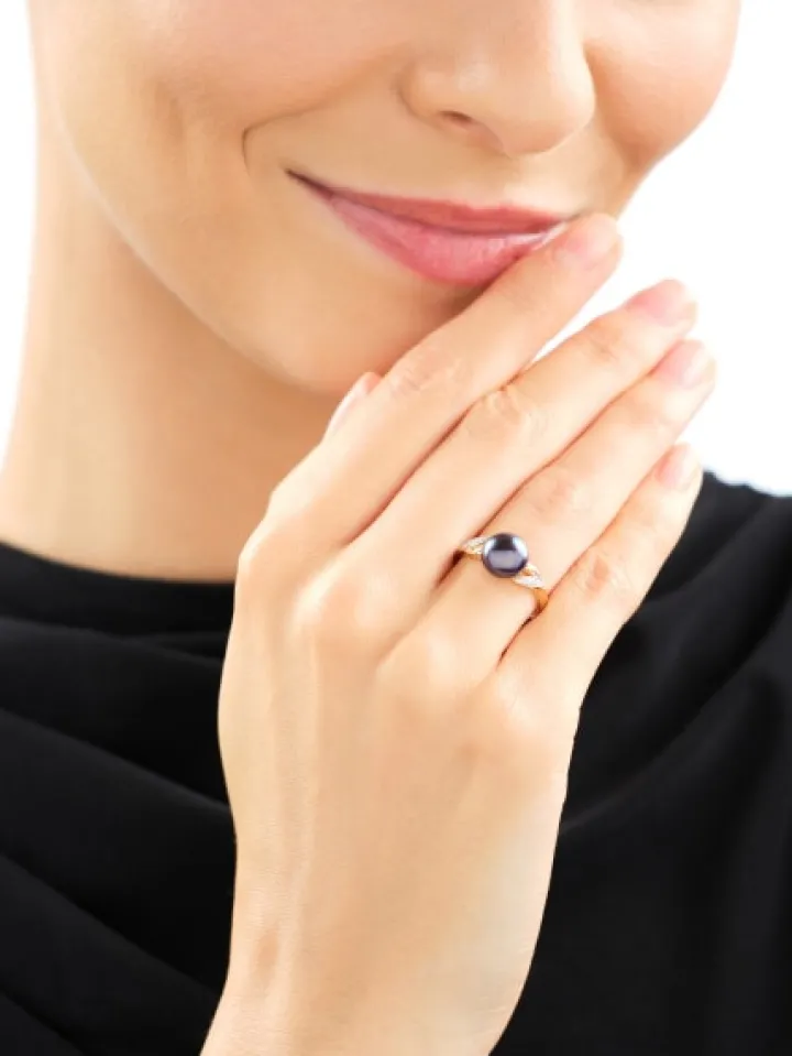 Pierścionek z żółtego złota z diamentami i perłą - próba 585