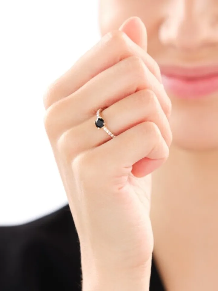 Pierścionek z żółtego złota z brylantami i onyksem - próba 585