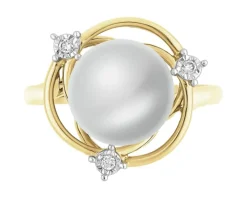 Pierścionek z żółtego złota z brylantami i perłą - próba 375