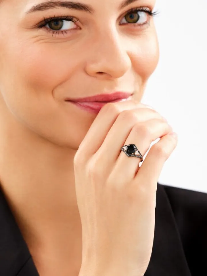 Pierścionek z żółtego złota z brylantami i onyksem - próba 585