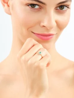 Pierścionek z żółtego złota z brylantami i szmaragdem - próba 585