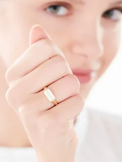 Pierścionek z żółtego złota z diamentami - sygnet - 0,02 ct - próba 585