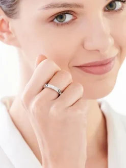 Pierścionek ze stali szlachetnej z kryształami i emalią