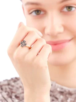 Pierścionek ze stali szlachetnej z markasytami - koniczyna