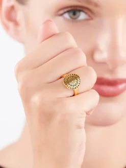 Pierścionek ze stali szlachetnej - rozeta