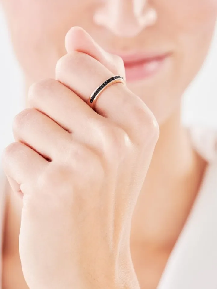 Pierścionek ze stali szlachetnej z kryształami