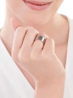 Pierścionek ze stali szlachetnej - rozeta