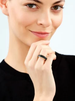 Pierścionek ze stali szlachetnej z kryształami