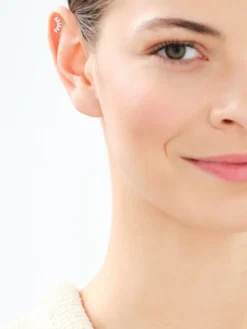 Pojedynczy srebrny kolczyk z cyrkoniami