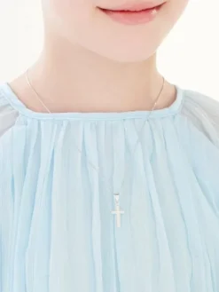 Zawieszka srebrna - krzyż