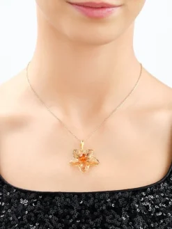 Zawieszka srebrna z bursztynem - kwiat