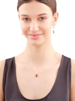 Zawieszka srebrna z bursztynem