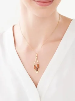 Zawieszka srebrna z bursztynem