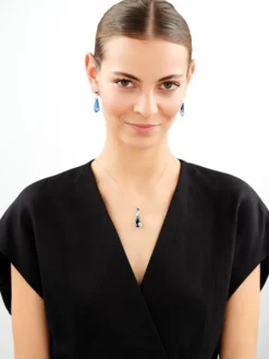 Zawieszka srebrna z cyrkoniami, szlifowanym szkłem i emalią - motyl, kwiaty