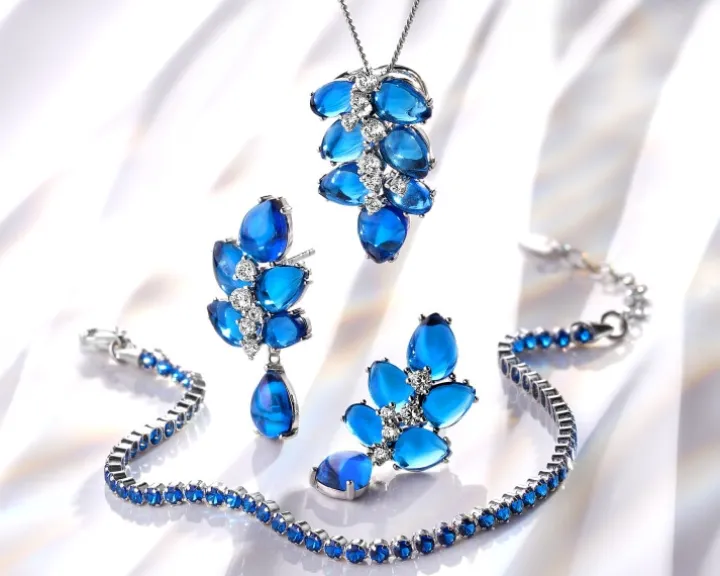 Zawieszka srebrna z cyrkoniami i szlifowanym szkłem - liście