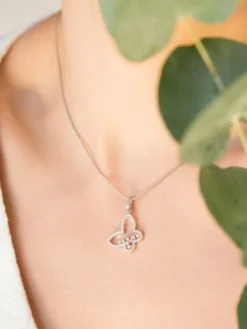 Zawieszka srebrna z cyrkoniami - motyl