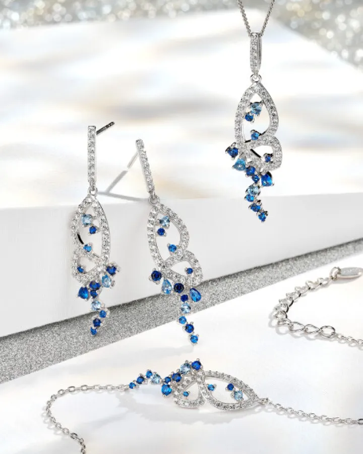 Zawieszka srebrna z cyrkoniami - motyl