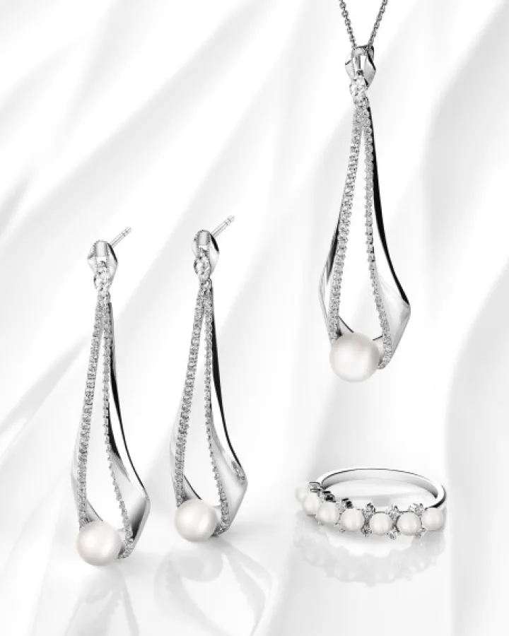 Zawieszka srebrna z perłą i cyrkoniami