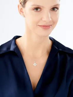 Zawieszka srebrna z perłami i cyrkoniami - kwadrat, rozeta