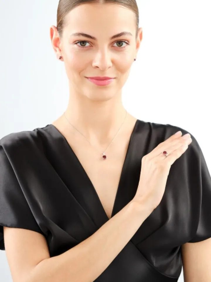 Zawieszka z białego złota z diamentami i granatem - próba 585