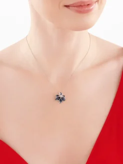 Zawieszka z białego złota z diamentami i szafirami - kwiat - próba 585