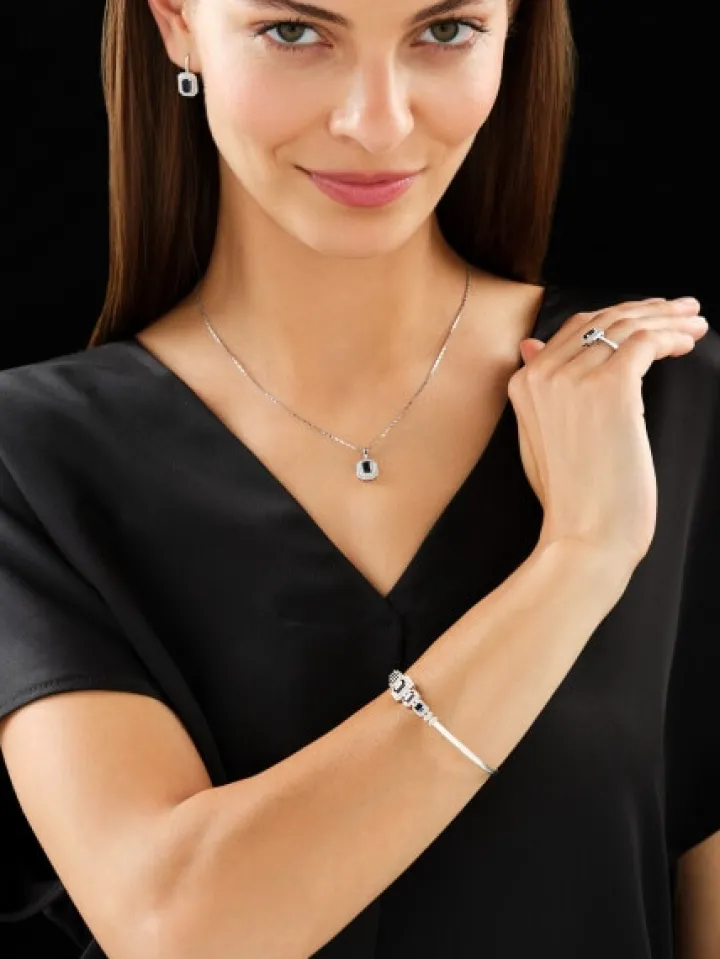 Zawieszka z białego złota z diamentami i szafirem - próba 585